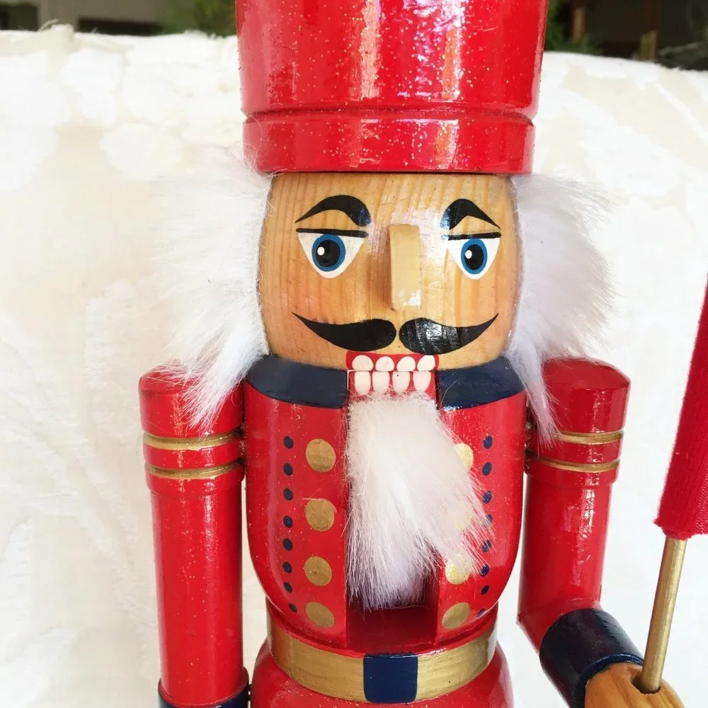 WOOD HOLIDAY NUTCRACKER